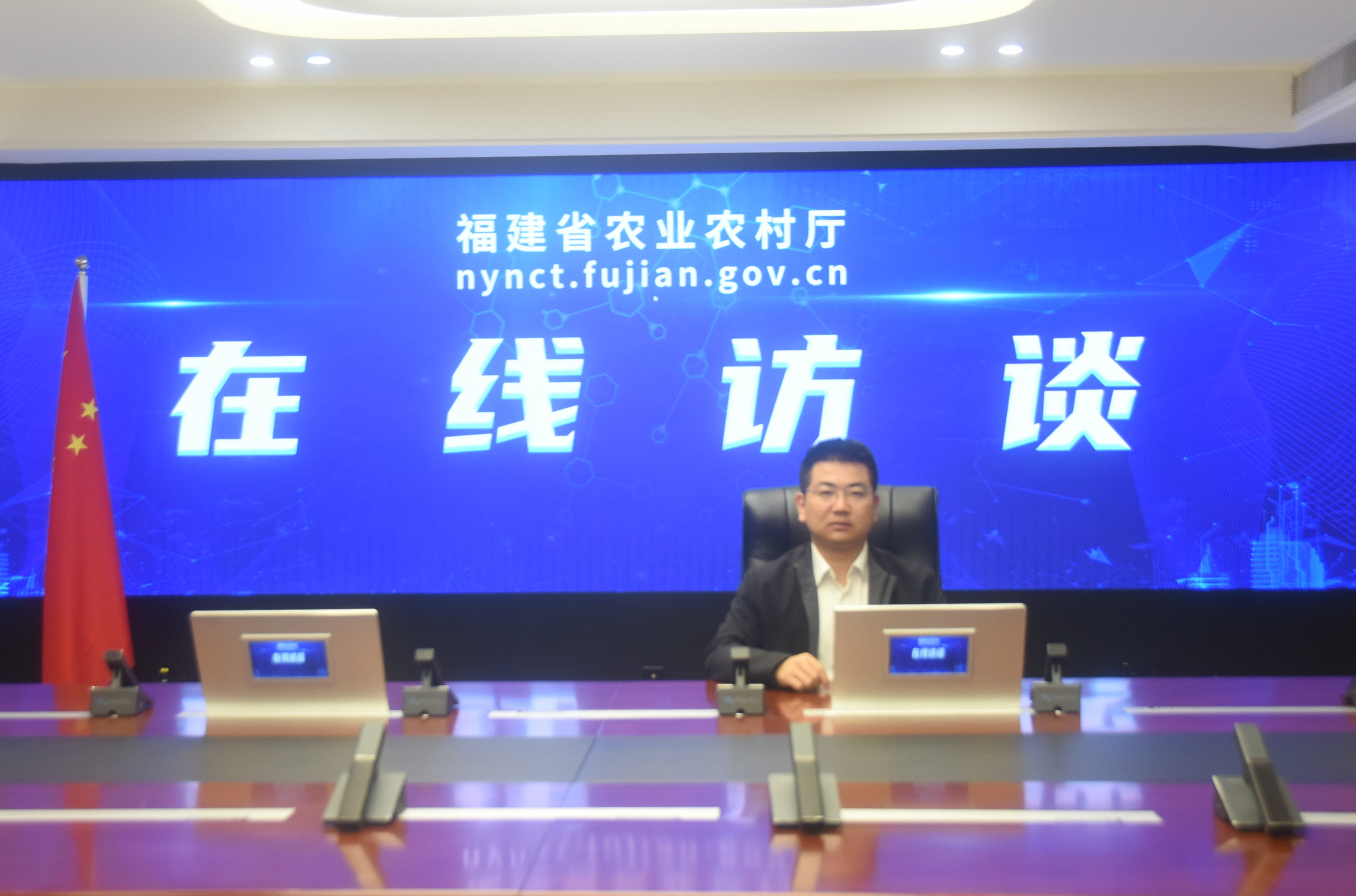 男长单镜头.jpg
