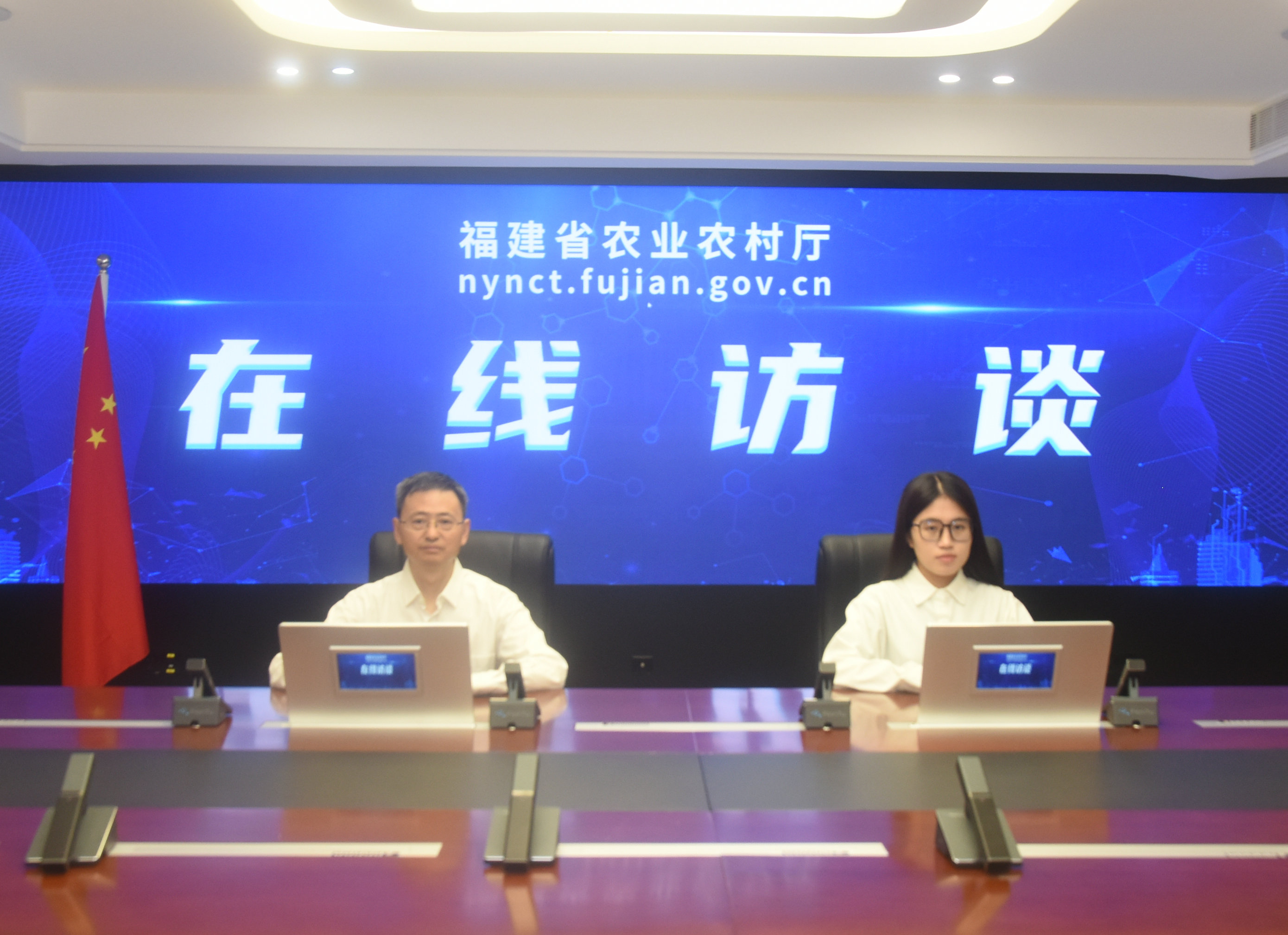 双人镜头.jpg