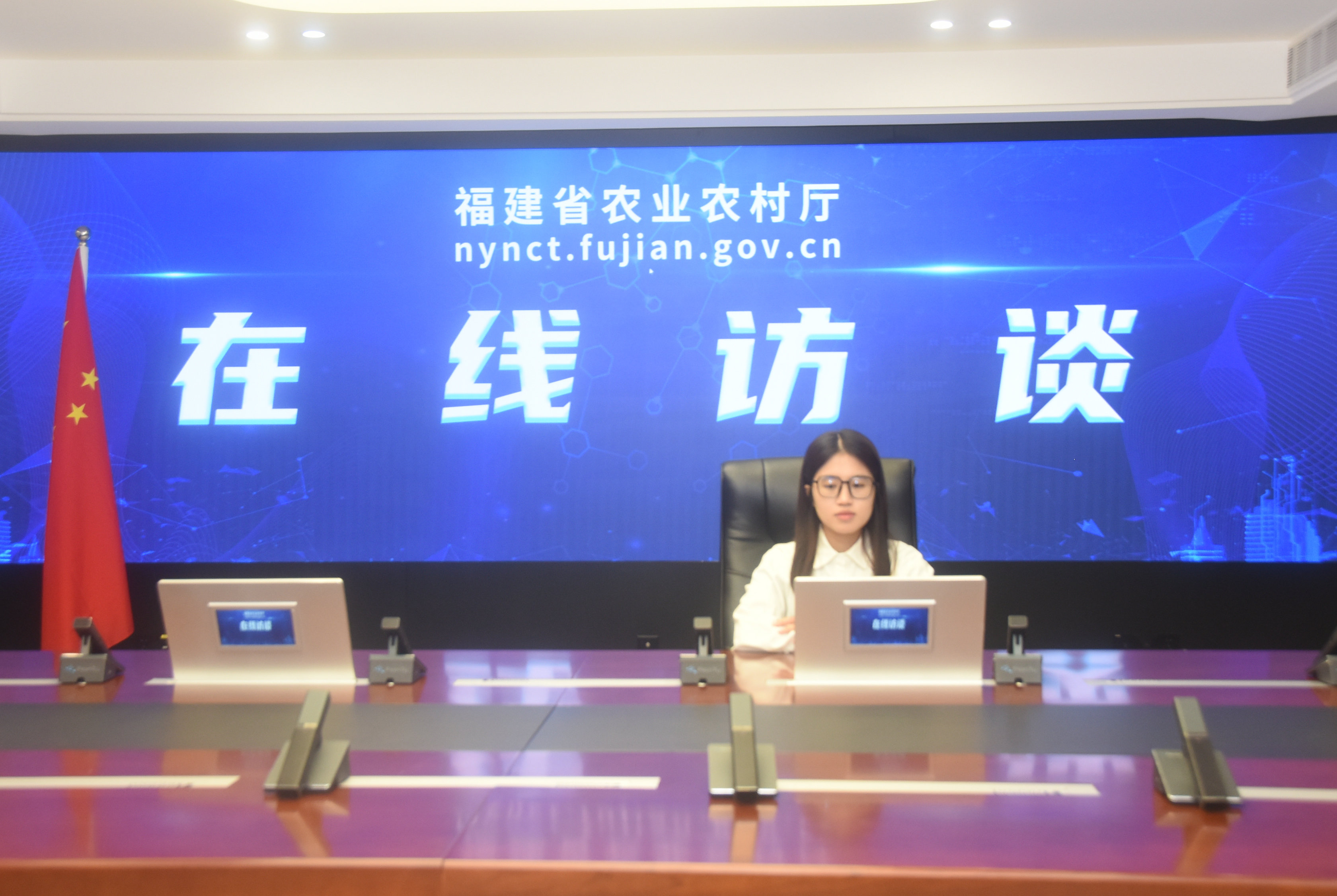 女单屏幕.jpg